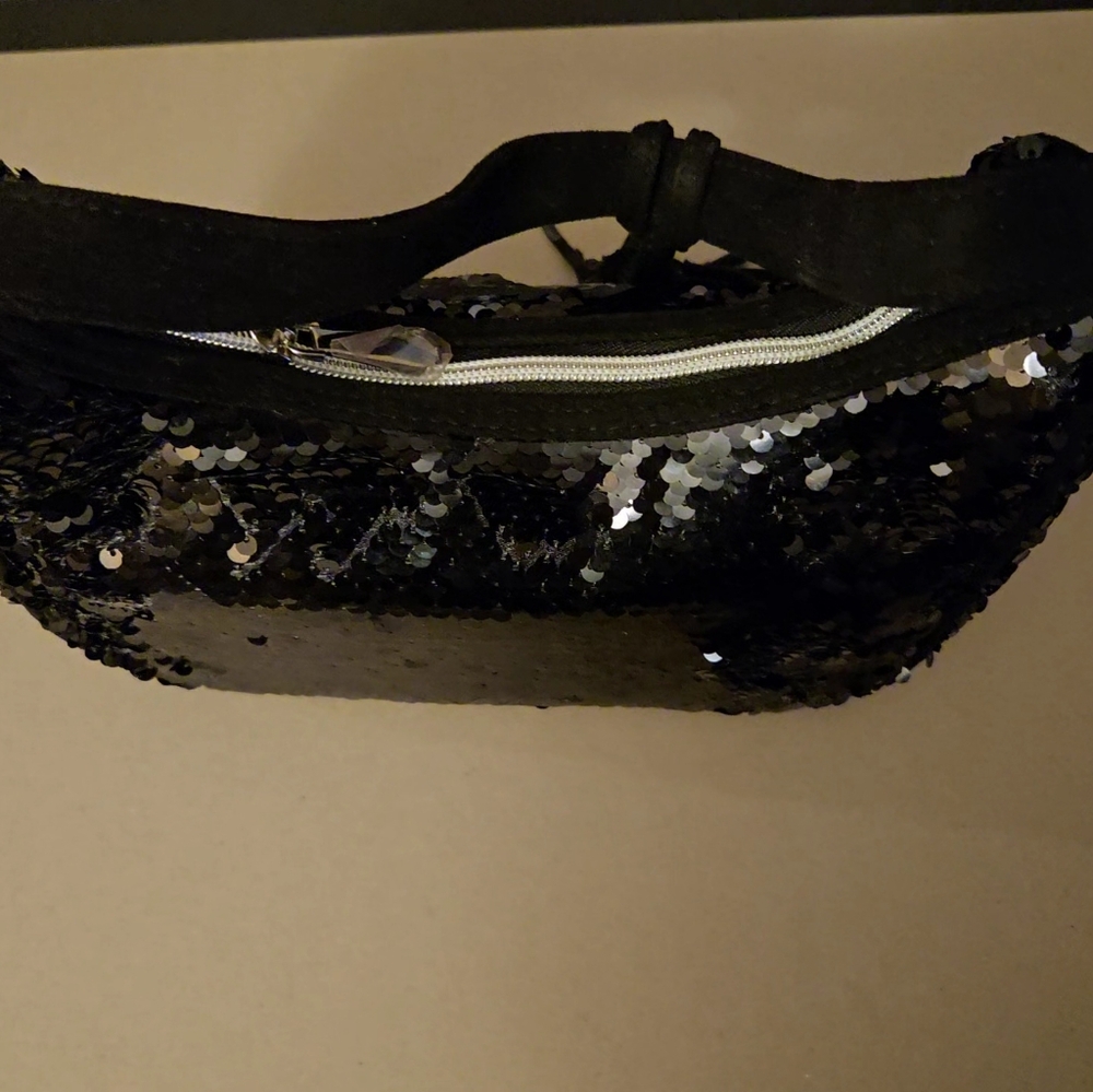 Purse - Picture 3 of 3